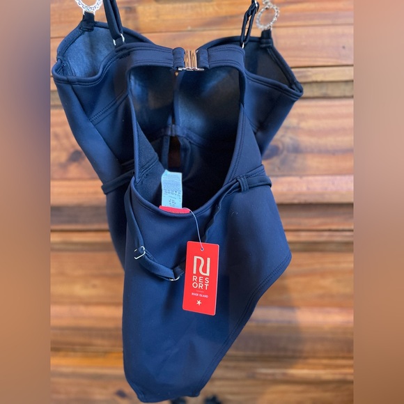 Resort swimsuit size 6 - Picture 2 of 2
